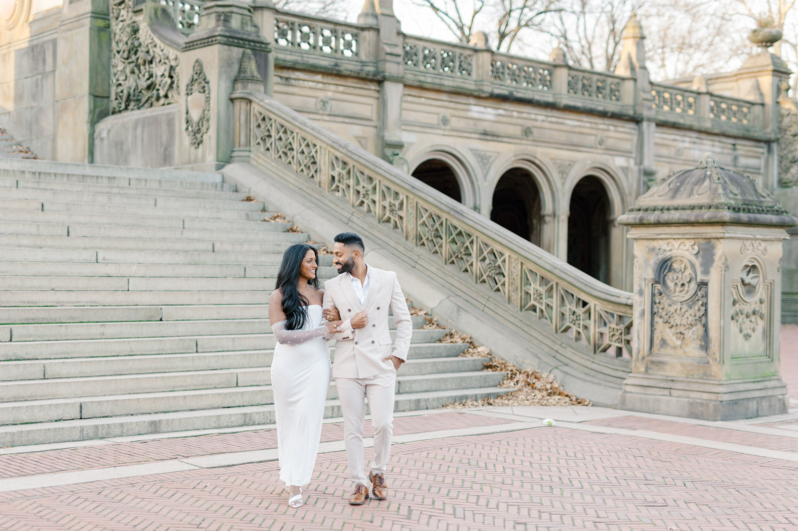 couple strolling the new york central park